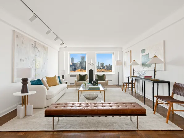 875 5th Avenue image 3 of 19