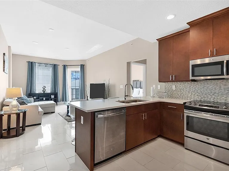 1500 State St #403 — Photo 4