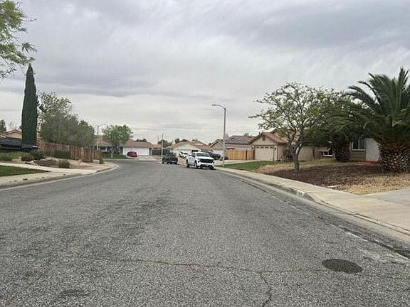 4th image of 42355 Willeta Ave