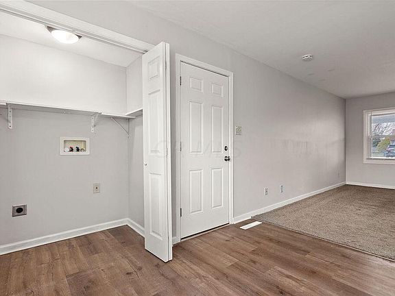 5th image of 3049 Louise Ave
