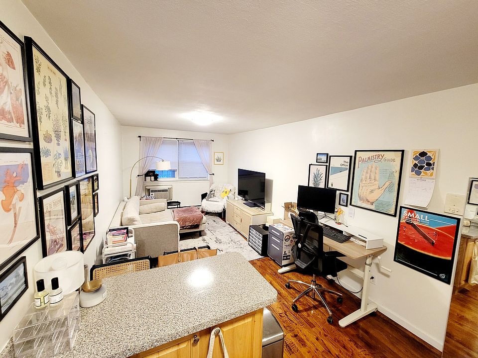 1st image of 3164 46th St APT 2C