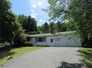 250 Hook Rd, Farmington, NY 14425