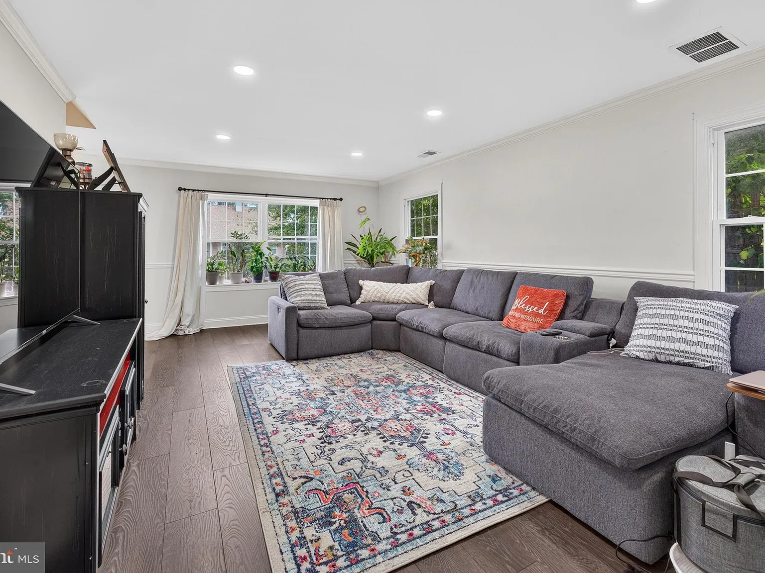 3 bed, 2.5 bath, 1727 sqft, $3,800 — Photo 4
