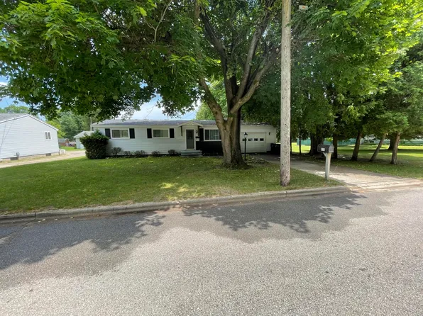 810 Sheridan St, Big Rapids, MI 49307