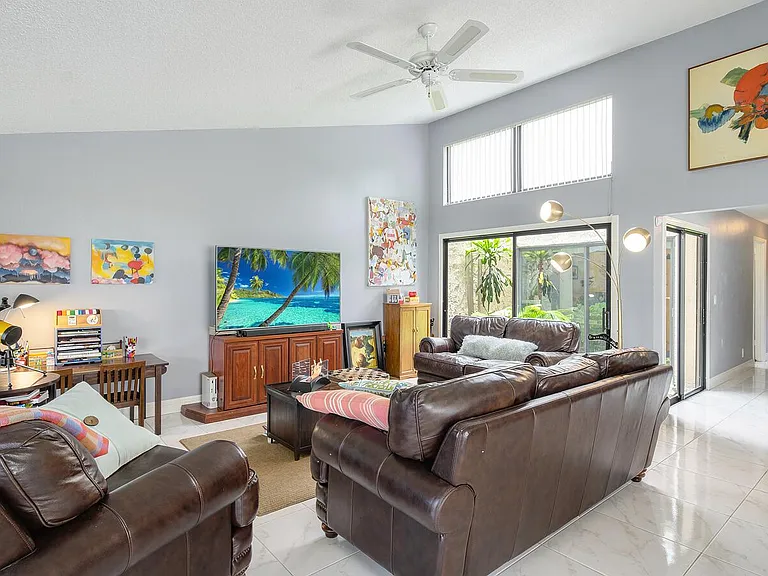 378 SW 28th Ave — Photo 8