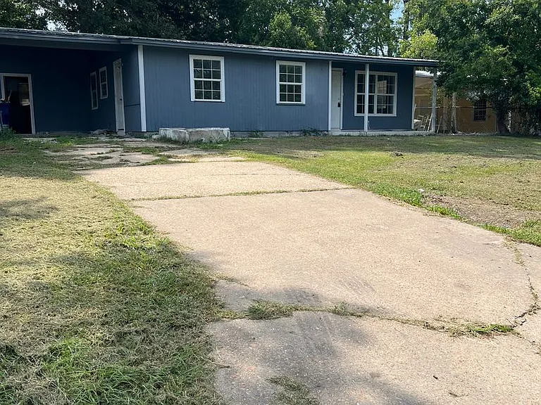906 Kings Rd — Photo 6