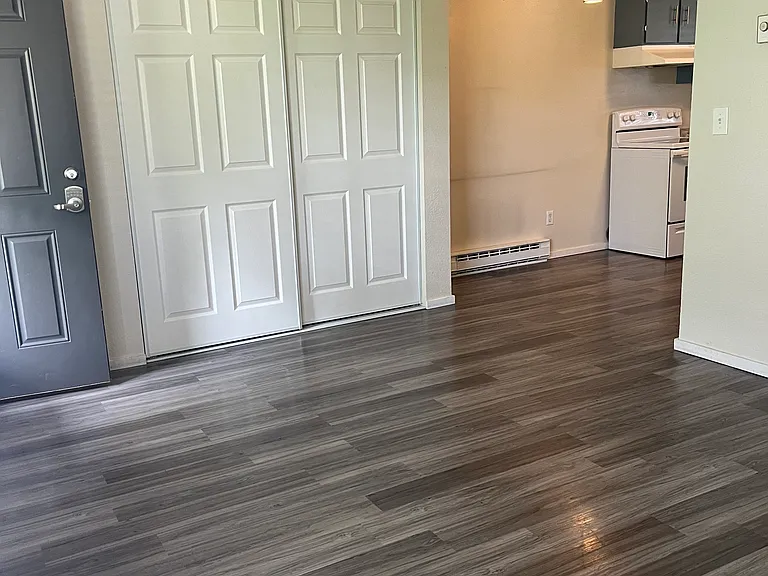 703 E Crown Ave #703 — Photo 5