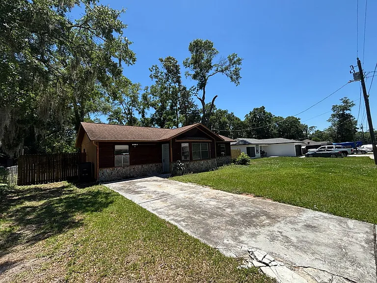 5532 NW 57th Pl — Photo 3