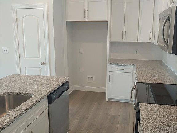 5th image of 2127 24th Street Ln SE