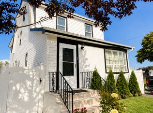 2 Lee Ct, Merrick, NY 11566