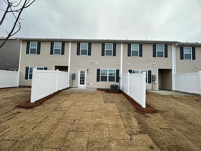1351 Amberview Ln — Photo 55