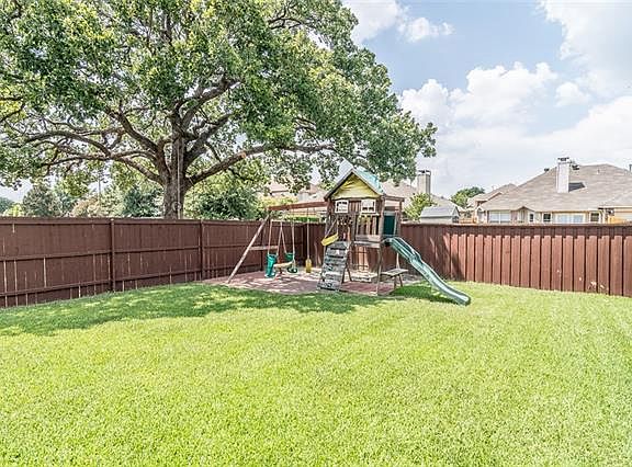 3rd image of 1369 Wentworth Dr