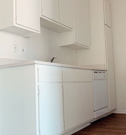 4th image of 220 Bay St APT 214
