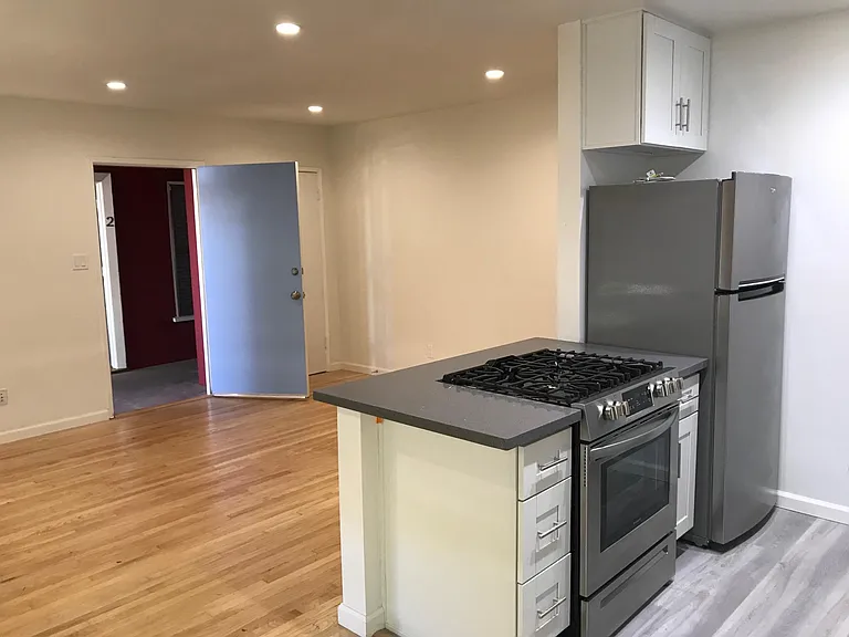 83 S Daisy Ave #1 — Photo 3