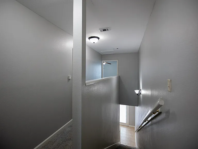 4439-BROWN-STREET-stairs_01272026
