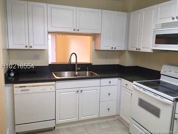 4th image of 1100 NW 87th Ave APT 402
