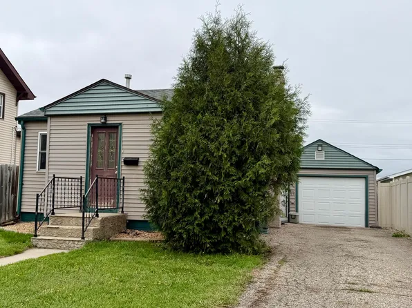 911 S 9th St, Aberdeen, SD 57401