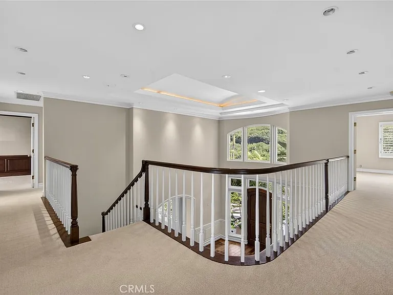 49 Cambria Dr — Photo 30