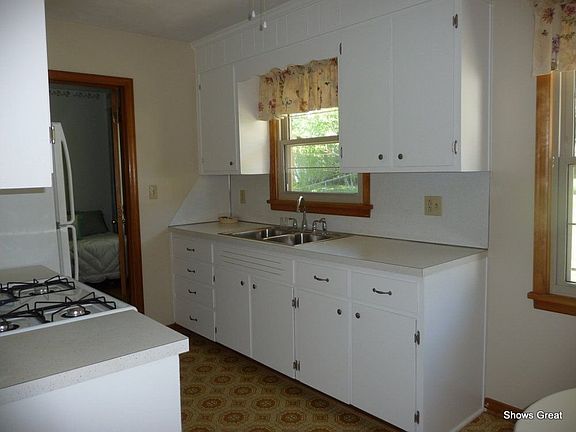 5th image of 1426 Arrow Dr