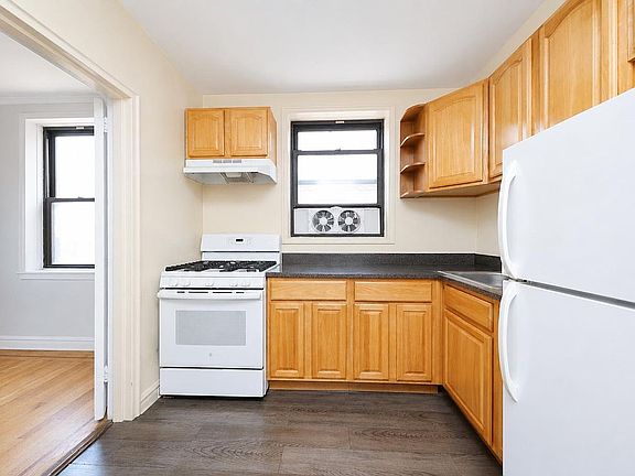 3rd image of 110 Shore Blvd APT 5K