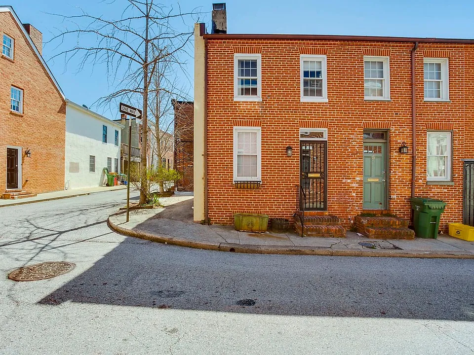 7 E Hamburg St