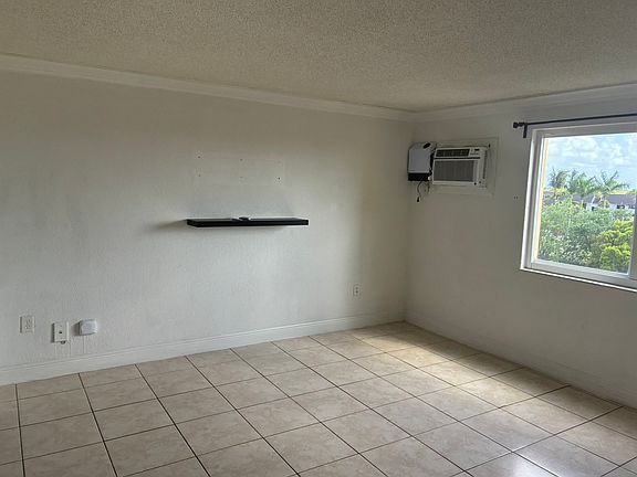 4th image of 7000 NW 186th St APT 4-526A