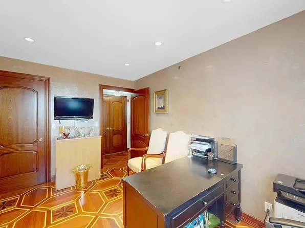 2421 Ocean Avenue image 10 of 16