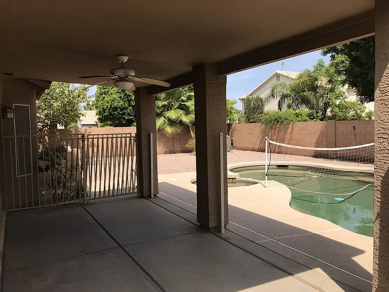 1710 W Houston Ave — Photo 30