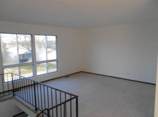 11 Village Ct, Elgin, IL 60120