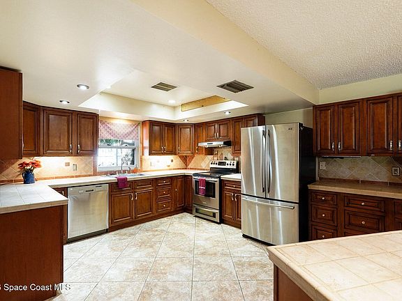 3rd image of 1351 Cherry Hills Rd NE