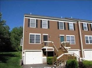 124 Foxbridge Village Rd, Branford, CT 06405