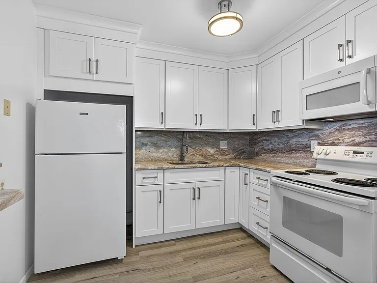 100 Shore Ct #307 — Photo 15