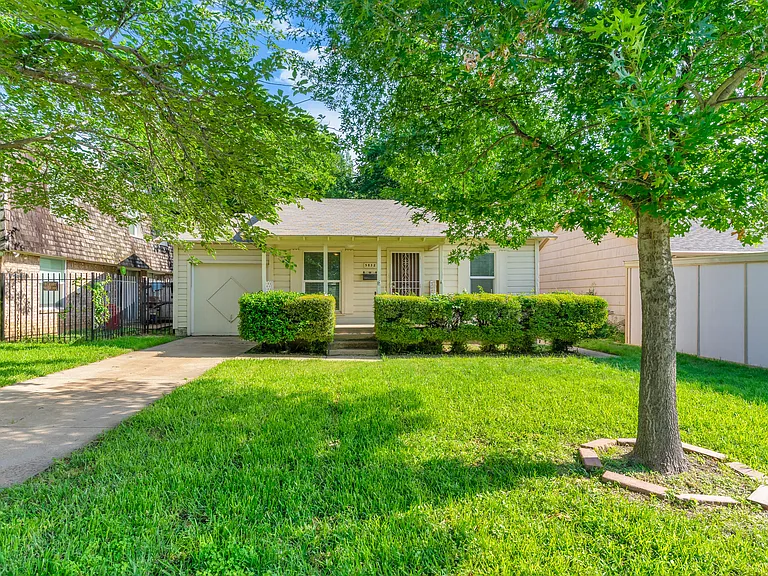5832 Locke Ave — Photo 1