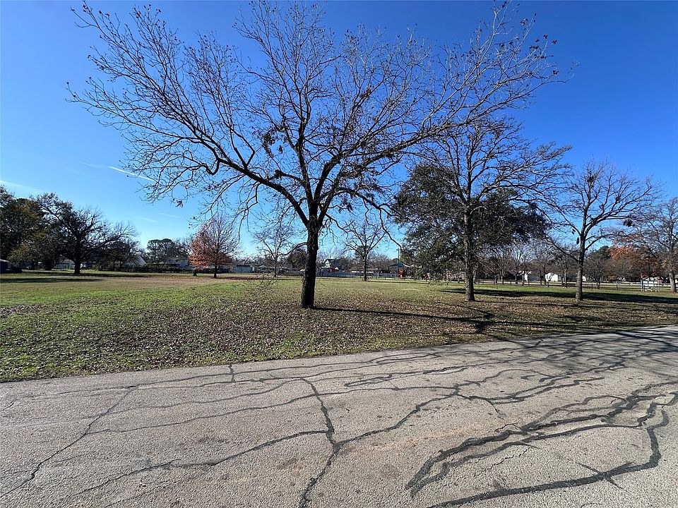 1st image of 443 Arawe Cir E