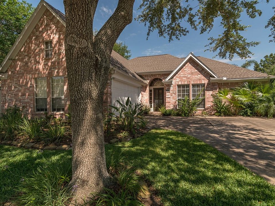 1st image of 2413 Lakeside Dr