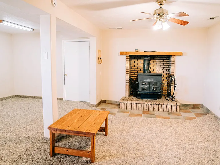 2170 W Meadow St — Photo 30