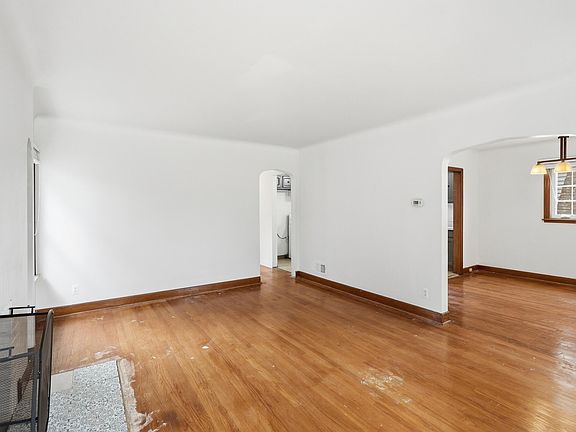 5th image of 1442 Warwick Ave