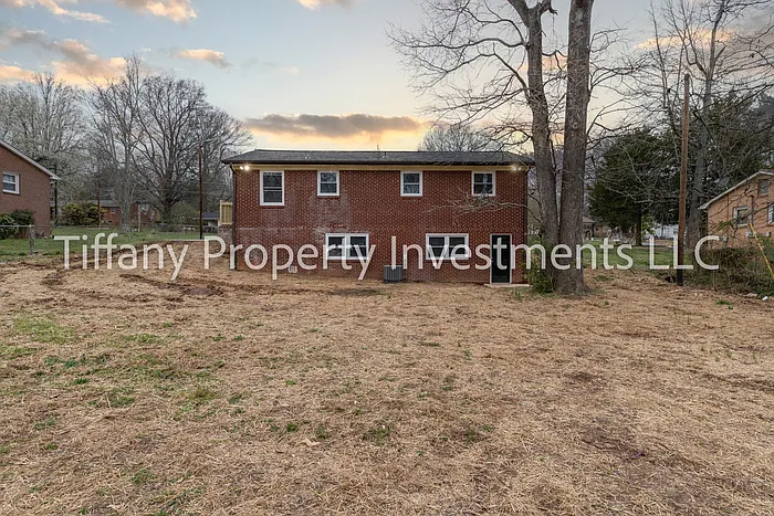 2331 Woodleaf Dr — Photo 22