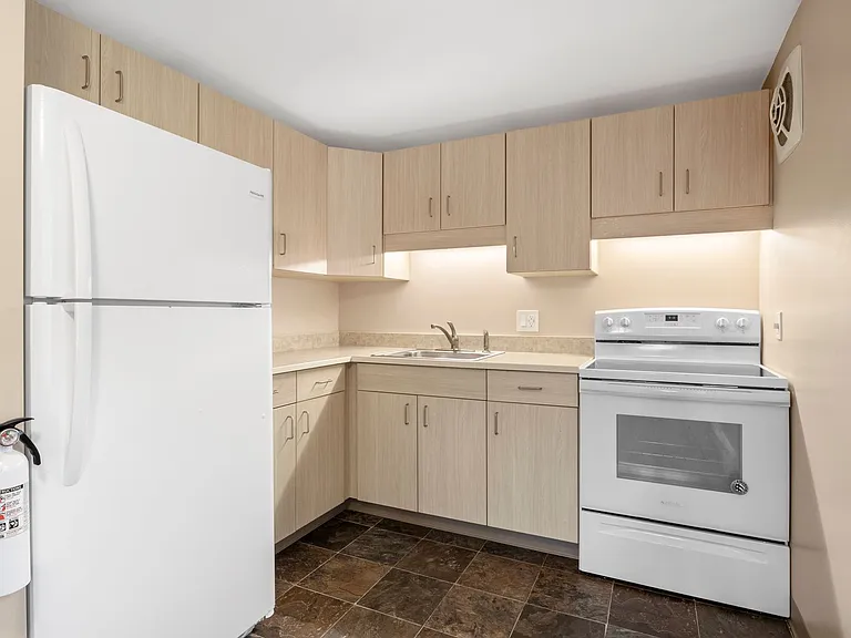 Stonewood Apartments — Photo 3