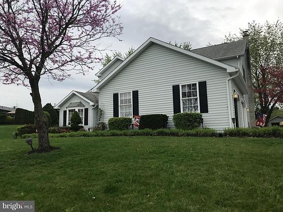 2nd image of 802 N 4th St