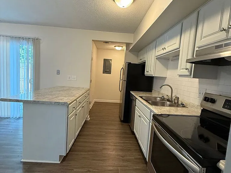 506 Myrtlewood Cir — Photo 3