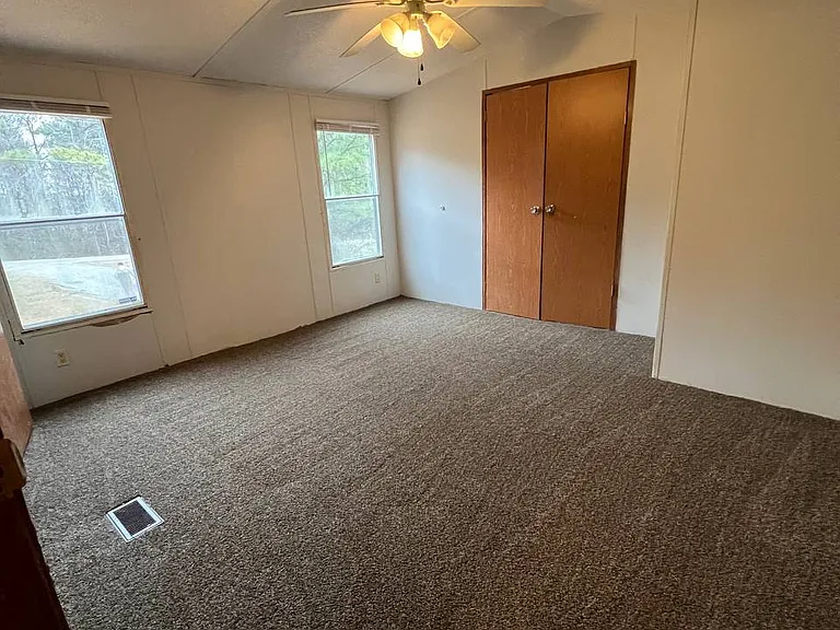 685 Julia St — Photo 7