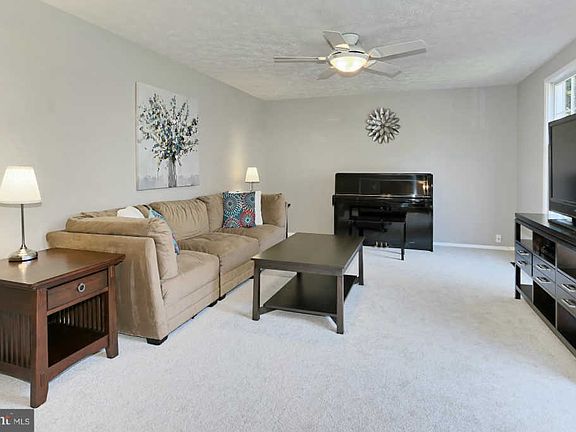 3rd image of 8455 Brass Knob Ct