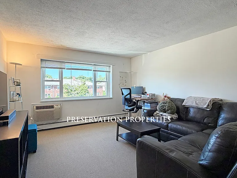 1077 Chestnut St #8 — Photo 1