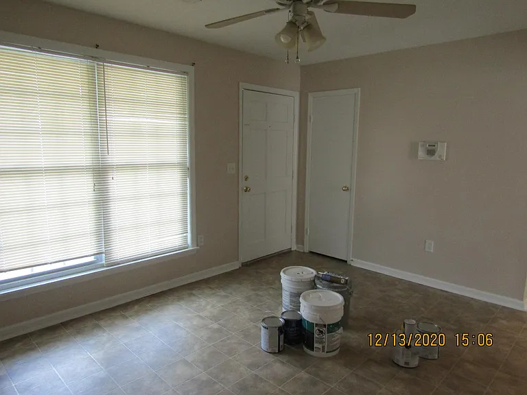 105 Bee St — Photo 13