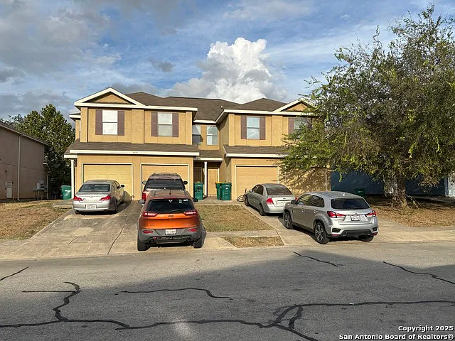 3 bed, 2.5 bath, 1420 sqft, $1,100 — Photo 2