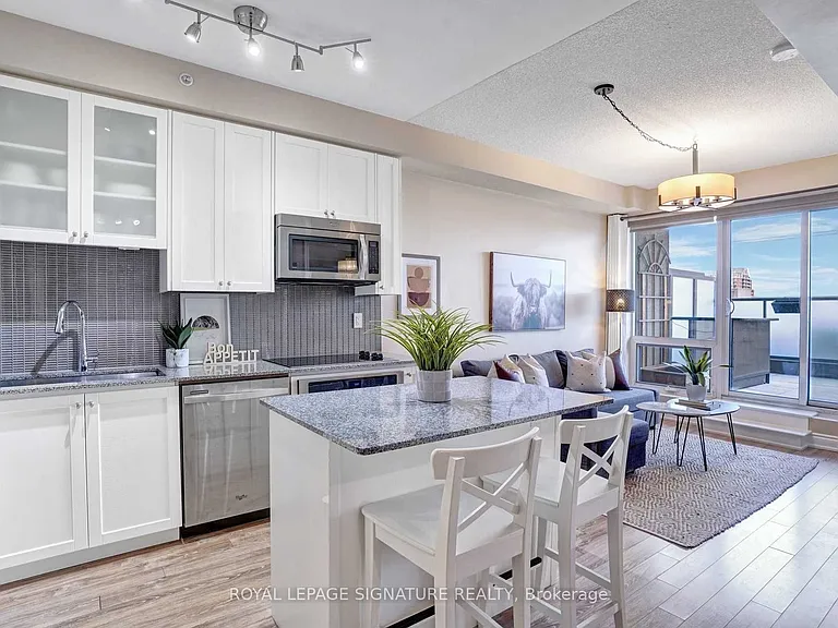 9088 Yonge St #306A — Photo 2