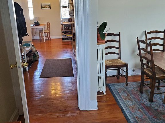 4th image of 22 Cottage Pl #8756