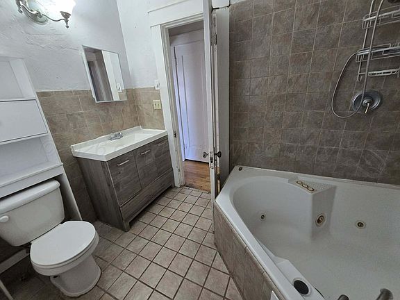 5th image of 2706 Ridgemere Blvd