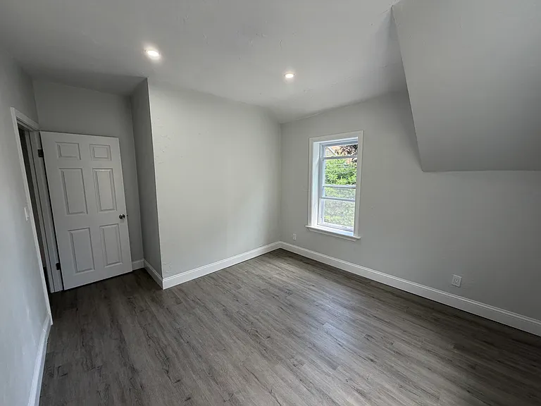 73-75 Draper Ave #75 — Photo 13